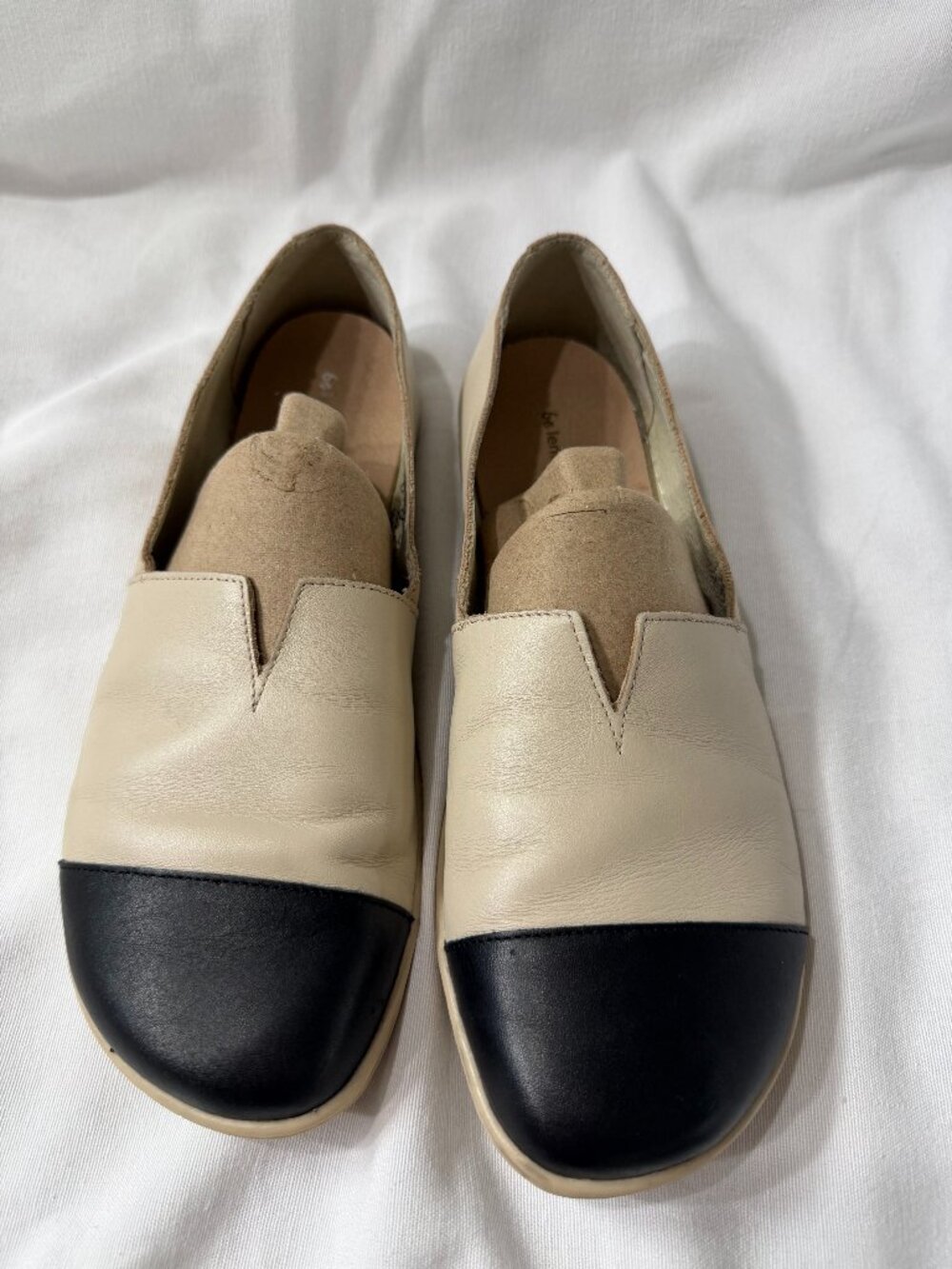 BeLenka Rosaluna Two-Tone V-Cut Slip-On Loafer - Cream and Black - size 40 - Picture 2 of 7